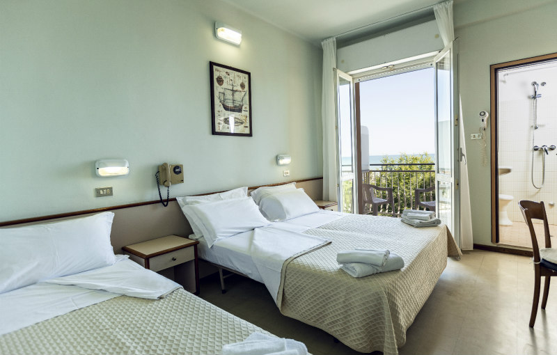 hotel riccione camera tripla