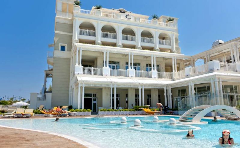 hotel con piscina riccione